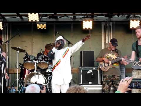 Dreadless Ft. Rod Taylor live 'intro'and 'remember the father' @ Rastaplas,july 20th