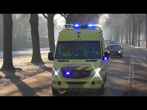 A1 Ambulance 21-127 met spoed in Oss