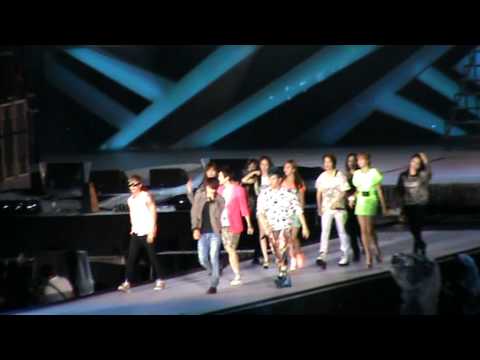 [FANCAM][2012년08월18일 - SMTOWN SEOUL]  SJ & f(x) - Oops.MPG