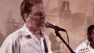 להקת פרדס – אדון עולם (הקליפ הרשמי) - התמונה מוצגת ישירות מתוך אתר האינטרנט יוטיוב. זכויות היוצרים בתמונה שייכות ליוצרה. קישור קרדיט למקור התוכן נמצא בתוך דף הסרטון