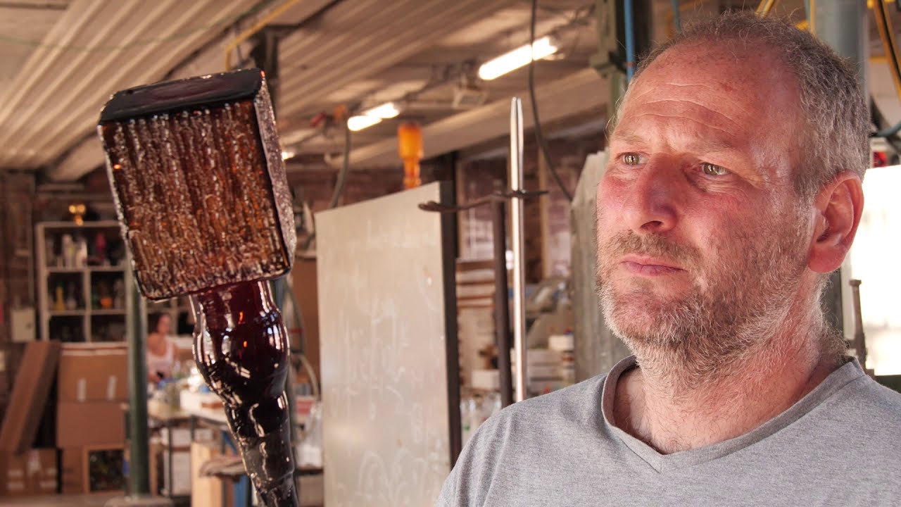 Sébastien est souffleur de verre dans les Vosges du Nord