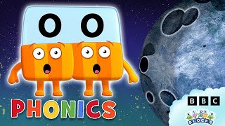 Over The Moon With OO! 🌜 | Learn to Read | Phonics | Alphablocks