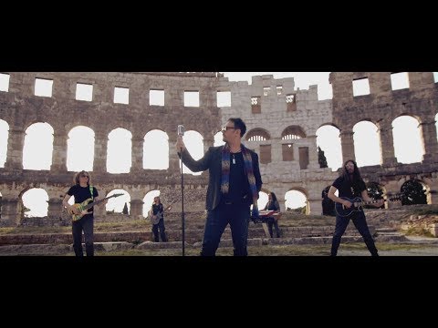 Komuna feat. RocHoir - Faraoni