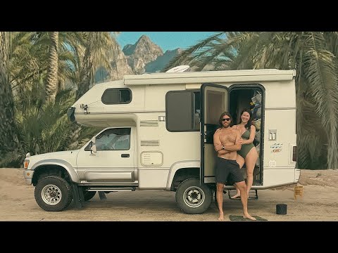 running away to Mexico in our 90s Toyota Hilux Galaxy