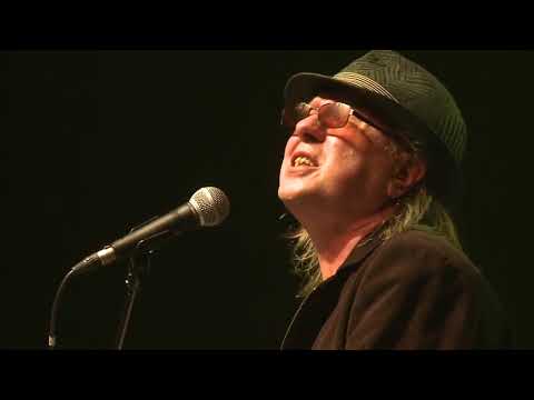 BALÁZS FECÓ - Kell hogy várj, Köfalak leomlanak