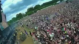 Stan Twitter: Charli XCX screaming while Vroom Vroom is playing meme