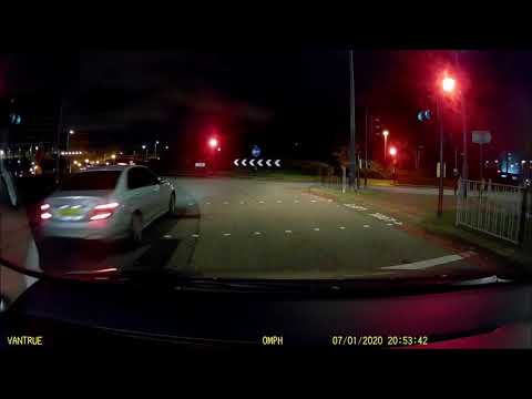 Mercedes red light Jump (WN12 OND)