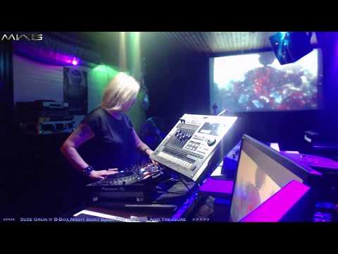 Suze Grun @ B-Box Night Special Bday Bash for Tom B & Risk and Treasure