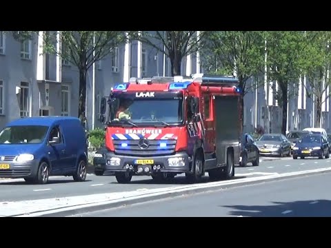Brandweer Laak 157630 en 157650 met spoed naar een afhijsing in Den Haag