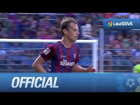 Primer gol del SD Eibar en Primera Divisón. Golazo de libre directo de Javi Lara (1-0)
