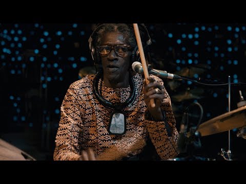 Cheikh Lô - Doxandeme (Live on KEXP)