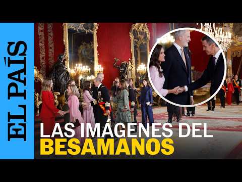 El Palacio Real acoge el tradicional besamanos tras el desfile del DOCE DE OCTUBRE | EL PAÍS
