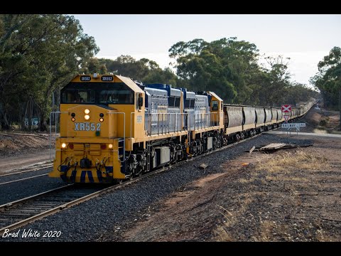 Pacific National's XR552 and XR554 roll through Llanelly on 9153 to Sea Lake- 17/12/20
