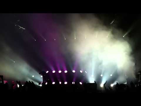 Tiësto playing 'Maximal Crazy' @ Inox Park festival (Paris - 10/09/2011)