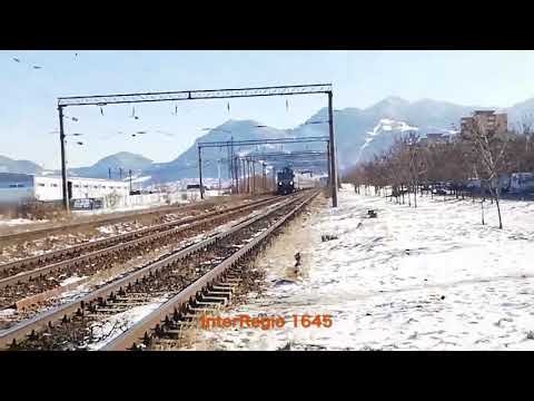 Trenuri pe înserat la intrarea in Brașov