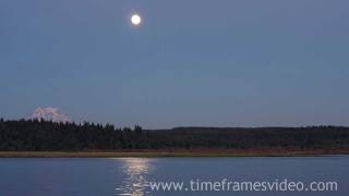 preview picture of video 'MOONRISE OVER RAINIER - LIGHT ON THE WATER IN HD'