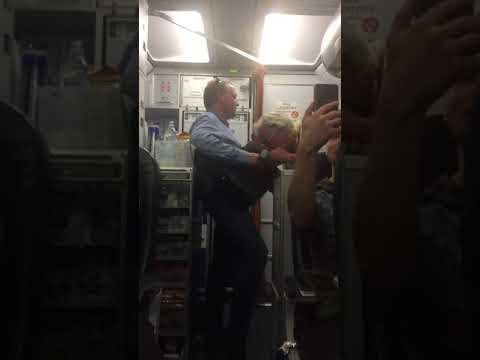 Halleluja-Sofus syngur fyri ferðafólkunum