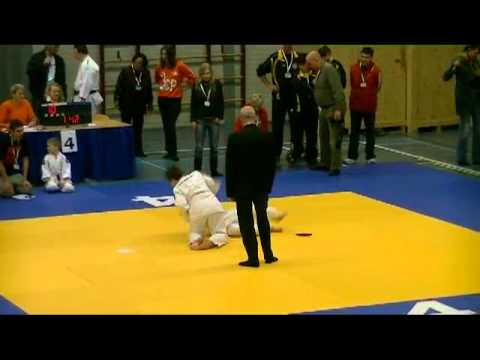 GertJan Vlijm judo Ede 18 02 2012 1e wedstrijd.m4v