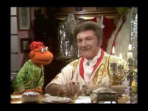The Muppet Show - 309: Liberace - Cold Open (1979)