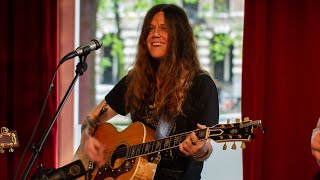 Lilly Hiatt - 23 Minutes In Brussels (Luna)