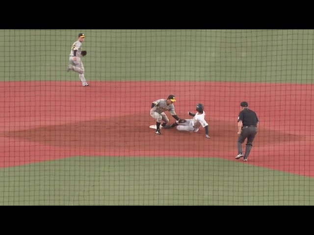 【7回裏】流れを引き寄せる盗塁!! バファローズ・佐野皓大 代走で登場し初球から決める!!  2024年3月24日 オリックス・バファローズ 対 阪神タイガース