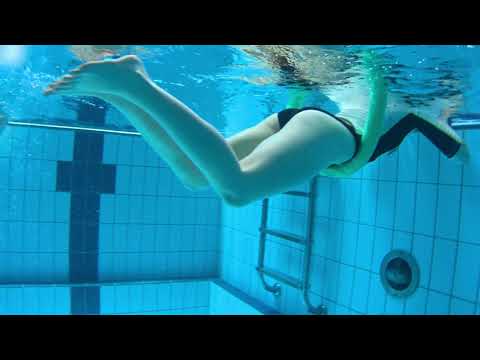 Nauka pływania -  Styl klasyczny (żabka) - Praca nóg z makaronem