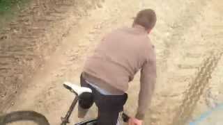 preview picture of video 'Chute à vélo d'une bétaillère'