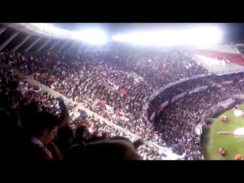 "Vamos millonario vamos a ganar" Barra: Los Borrachos del Tablón • Club: River Plate