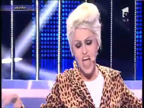 Theo Rose se transformă în P!nk   Stupid Girls