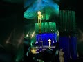 Cirque du soleil Kooza, équilibriste sur les chaises.