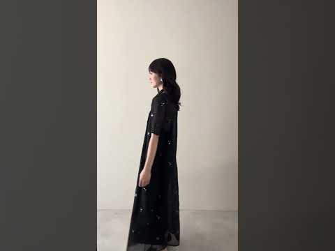 ブラックのビジュー刺繍ホルターネックドレス 動画