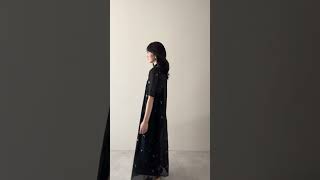 ブラックのビジュー刺繍ホルターネックドレス 動画