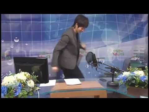120211 Heechul dancing to Miinah/Bonamana!! @ SungDong Cafe (SUPER JUNIOR)