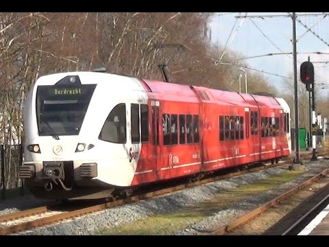 GTW 503 komt aan op Station Leerdam