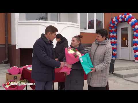 Олег Кожемяко вручил ключи от новых квартир сиротам в Ханкайском округе.