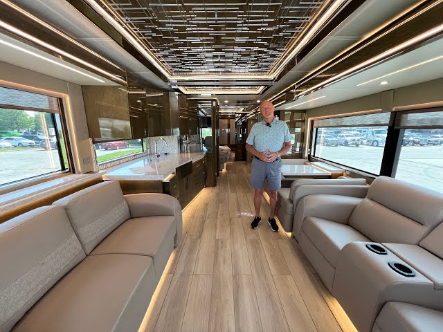 Preview image of 2021 Newmar King Aire 4553 (17U253147) youtube video