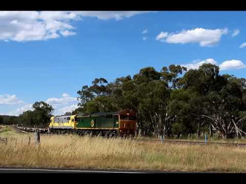 8037+8030 Qube operated empty railset train near Dunedoo, NSW
