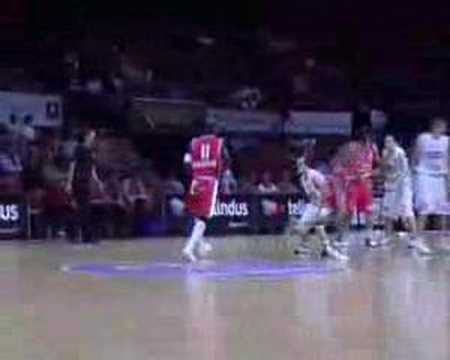 17 03-10-07 BvB BCO-Ninane - Opnieuw score van Chuck Davis n