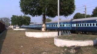 preview picture of video '18201/18205 DURG-NAUTANWA Nautanva Express skipping Karchana!'