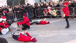 preview picture of video 'TRIESTE Palio dei rioni SFILATA CARNEVALE 2015'