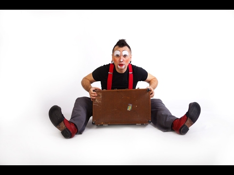 Clown Alex Mironov (equilibr on wine glasses)