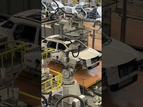 Thumbnail for Robotic arm installs car windshield From GAC Trumpchi by Car, Trumpchi, Robot