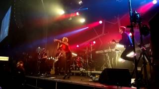 Chisu - Kerrasta poikki (live)