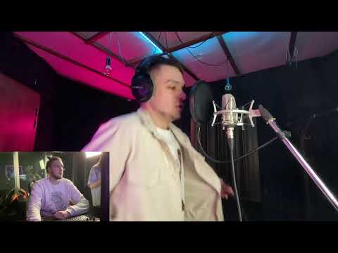 ICONLIVE#2: BIZZY,  Santamas.