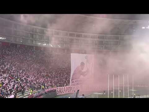 "RECIBIMIENTO DEL CLUB SPORT BOYS FRENTE A UNIVERSITARIO | TORNEO APERTURA 2024" Barra: Barra Popular Juventud Rosada • Club: Sport Boys • País: Peru