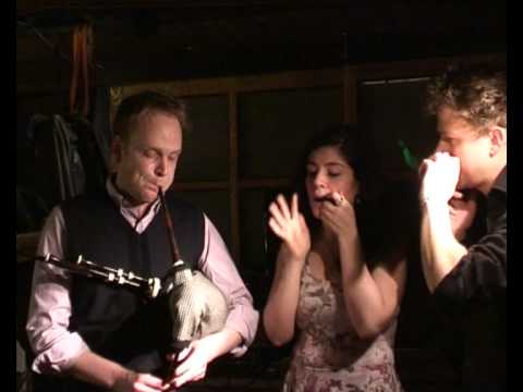 SOAS Ceilidh Band - Two piping tunes and some throat singing... Paris, February 2013