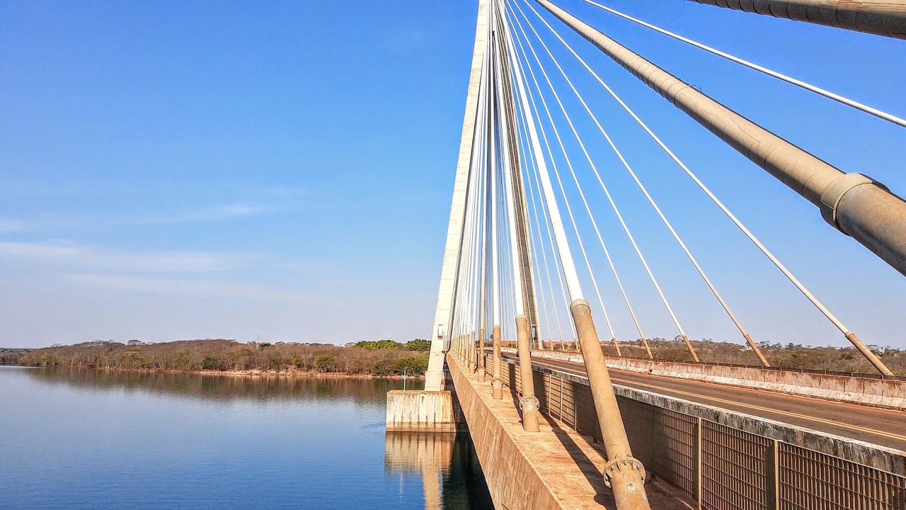 Ponte Porto de Alencastro situada sobre o rio Paranaíba, divisa de MG x MS