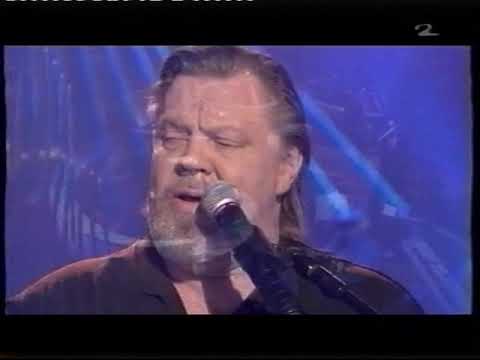 VESA-MATTI LOIRI - Vanhoja poikia viiksekkäitä. Sov. Jari Puhakka (Leikin varjolla, TV2)