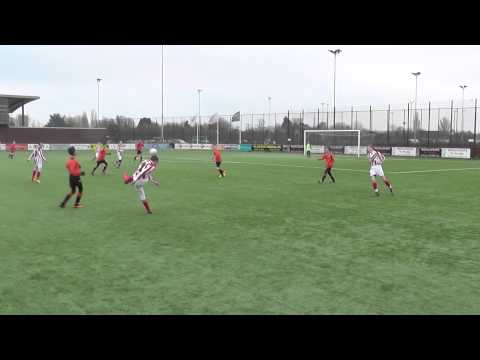 1 maart 2014 VV De Meern D4 - Geinoord D2 com 2-5 Doelpunt Geinoord (0-2)