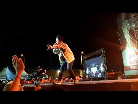 Stevan Pasaribu - Lagu diam tanpa kata (D'masiv) live konser di Palembang